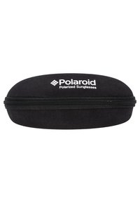 Musta kova kotelo napakärmen aurinkolaseille, jossa on vetoketjusulkeminen ja ylhäällä valkoisella tekstillä "Polaroid Polarized Sunglasses" -brändäys.