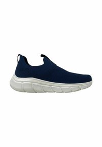 Scarpa slip-on navy con tomaia in maglia testurizzata, suola bianca imbottita e linguetta sul tallone per facilitare la calzata. Il design si concentra sul comfort e sulla traspirabilità.