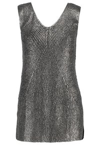 Stříbrný bezrukávový top s hlubokým výstřihem do V, ribbed texturou a vertikálními pruhy vytvářejícími strukturovaný design.