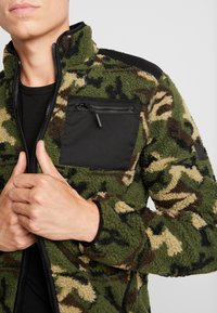 INDICODE JEANS Felpa con zip - dark green