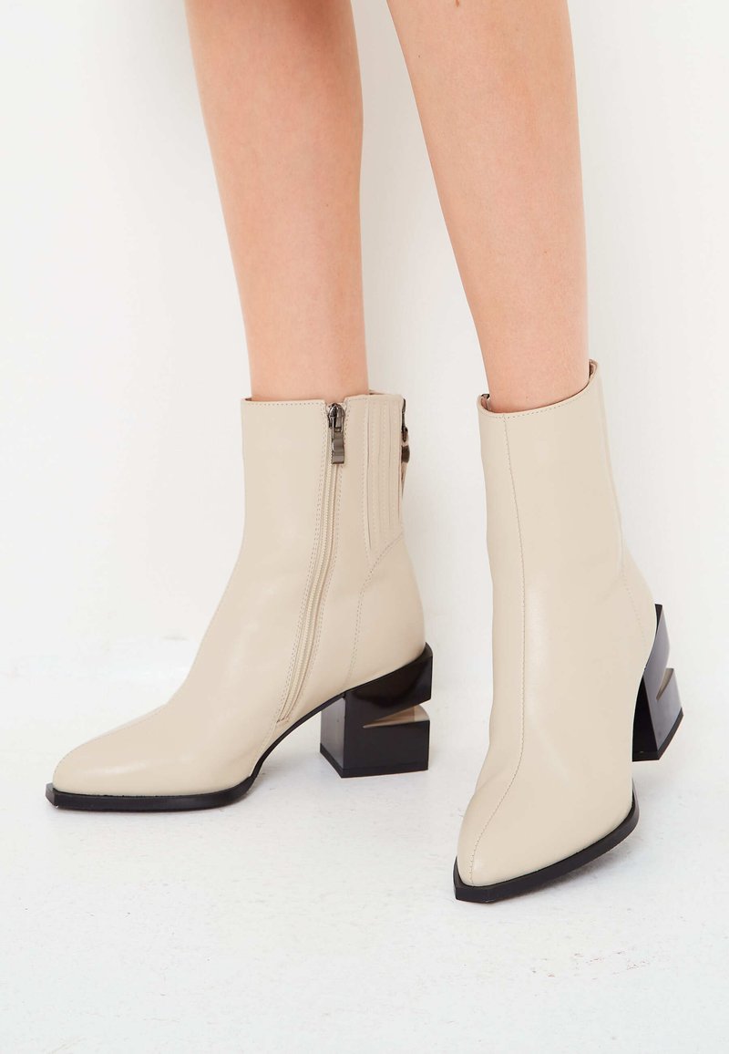 Cesare Gaspari BLOCK HEEL  - Botine clasice - beige