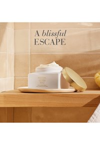 Elizabeth Arden WHITE TEA BODY CREAM nieokreślony