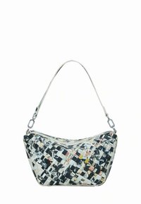 Kootud käekott, millel on abstraktne mustvalge mustriga, kõver kuju, hõbedased detailid ja üks rihm.