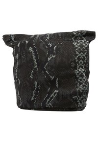 Zwarte en grijze slangenprint tas van een zachte, gestructureerde stof. Voorzien van een omgevouwen bovenkant en een afgeronde vorm voor veelzijdige draagmogelijkheden.