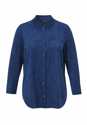 Navyblaues Hemd mit langen Ärmeln und Knöpfen, zwei Brusttaschen und spitzem Kragen, gefertigt aus weich strukturiertem Stoff.