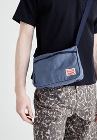 Levi's® - EMORY CROSSBODY UNISEX - Umhängetasche - navy blue Thumbnail-Bild 1