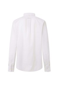 Camisa blanca de manga larga con cuello abotonado, pliegue en la parte posterior y puños ajustables. La tela parece suave y ligeramente texturizada.