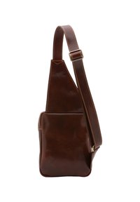 Borsa a tracolla marrone in pelle con una superficie liscia, forma angolare, tracolla regolabile e cuciture a contrasto. Presenta una tasca frontale.