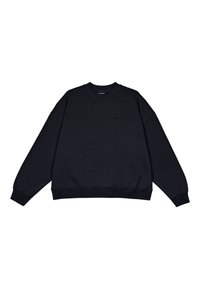Sudadera negra de tejido suave, con un corte relajado, cuello redondo, mangas largas y puños y dobladillo acanalados. Detalle de logo minimalista.
