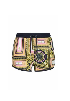 Korte zwembroek met een zwarte basis, voorzien van een kleurrijk, ingewikkeld patroon van gouden kettingen en roze accenten. Met een trekkoord in de taille voor een goede pasvorm.
