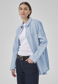 My Essential Wardrobe SUNNA BOXY - Užsagstoma palaidinė - pearl blue
