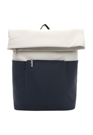 Σακίδιο πλάτης με ρολό σε λευκό και ναυτικό μπλε, κατασκευασμένο από μαλακό, ανθεκτικό υλικό, με μπροστινή τσέπη με φερμουάρ και απλό, μοντέρνο σχέδιο.