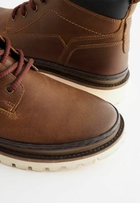 Next CLEATED  - Veterboots - tan brown