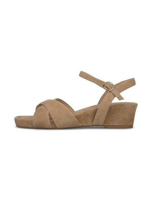 Sandalia de cuña beige de ante con tiras delanteras cruzadas, correa en el tobillo con hebilla pequeña y tacón de cuña bajo.