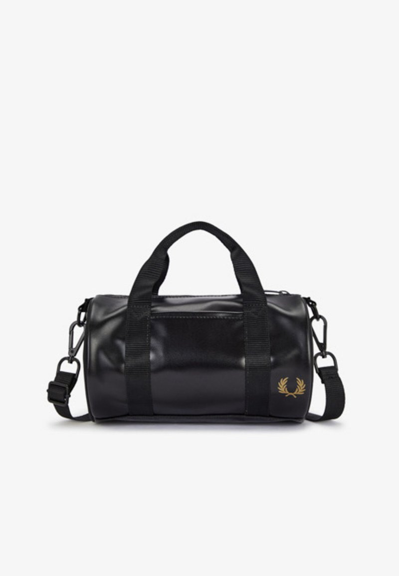 Sac de sport cylindrique noir avec deux poignées, bandoulière réglable et petit logo de couronne de laurier dorée sur le côté inférieur droit.