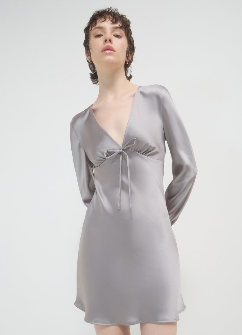 Calliope COURTE AVEC NŒUDS - Freizeitkleid - gris