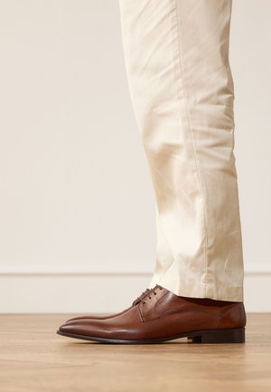 Manfield, Smart lace-ups - braun