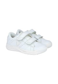Zapatillas blancas con tiras de Velcro, materiales de cuero y textil lisos, acentos perforados y una suela de goma texturizada.