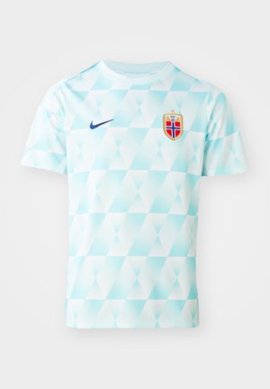 Ljusblå kortärmad fotbollströja med en diamantskärm, som har ett guldaccentuerat Norge-emblem och en blå Nike-logotyp.