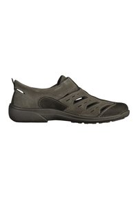 Le scarpe slip-on grigie in suede presentano design a intaglio, accenti neri a contrasto e una suola in gomma testurizzata per una maggiore aderenza.
