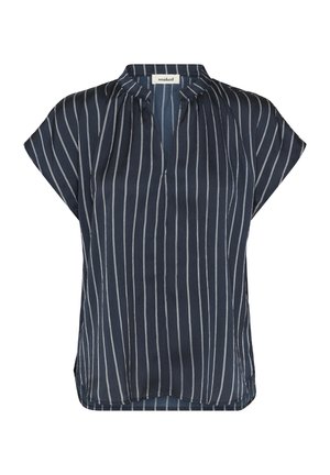Bluză albastru închis cu mâneci scurte și dungi verticale albe, cu guler mandarin și deschidere în V, confecționată dintr-un material ușor.