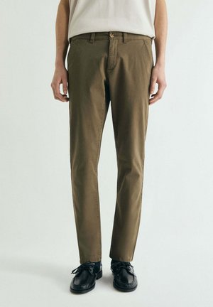 CASUAL - Pantalones chinos - dark khaki
