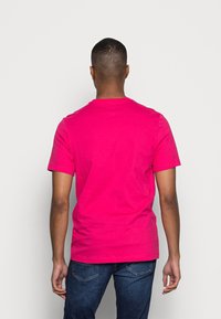 Nike Sportswear CLUB TEE - T-shirt básica - rush pink