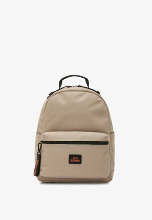 Zaino beige con tasca frontale con zip, patch con logo SUN68 nero e arancione, cerniera nera e maniglia superiore per il trasporto.