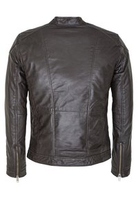 Chaqueta de cuero negra con un diseño elegante, que presenta un puño con cremallera, una textura suave y un sutil detalle de costuras en la parte posterior.