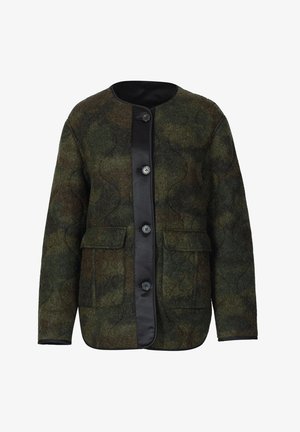 Veste matelassée en laine vert foncé et marron avec col rond, patte de boutonnage noire et poches à rabat à l'avant.
