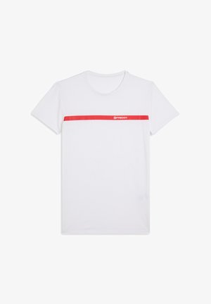 T-shirt bianca con scollo tondo, maniche corte, con una striscia orizzontale rossa sul petto e il logo "FREDDY" in colore a contrasto.