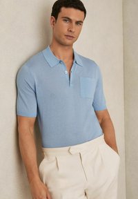 Reiss REGULAR FIT-NELSON PATCH POCKET - Pólóing - mid blue