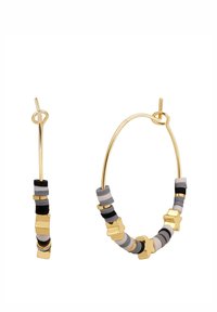 Auksiniai auskarai žiedai, dekoruoti daugiakampių spalvotų karoliukų juodais, pilkais ir baltais atspalviais, su žvaigždės formos auksiniais akcentais.