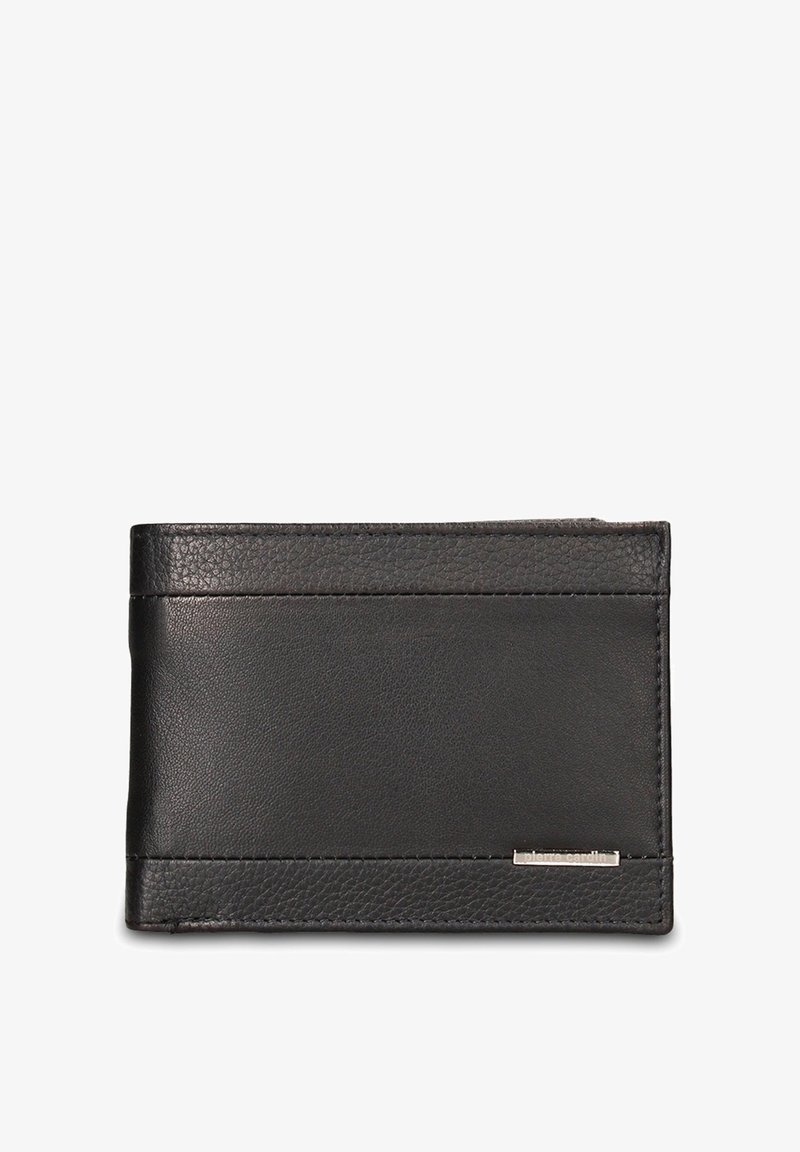 Portafoglio in pelle nera con superficie testurizzata, design sottile e un accento metallico nell'angolo inferiore destro. Contiene fessure per carte.