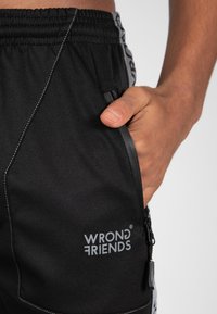 Wrong Friends LYON - Pantalones deportivos - grijs