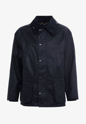 Czarna kurtka wykonana z materiału wodoodpornego, z kołnierzem z sztruksu, zatrzaskami oraz dwoma przednimi kieszeniami. Luźny, casualowy fason.