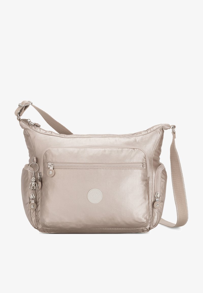 Borsa crossbody in nylon beige con tracolla regolabile, tasca anteriore con zip e patch rotondo del logo. Tessuto liscio e finitura lucida.