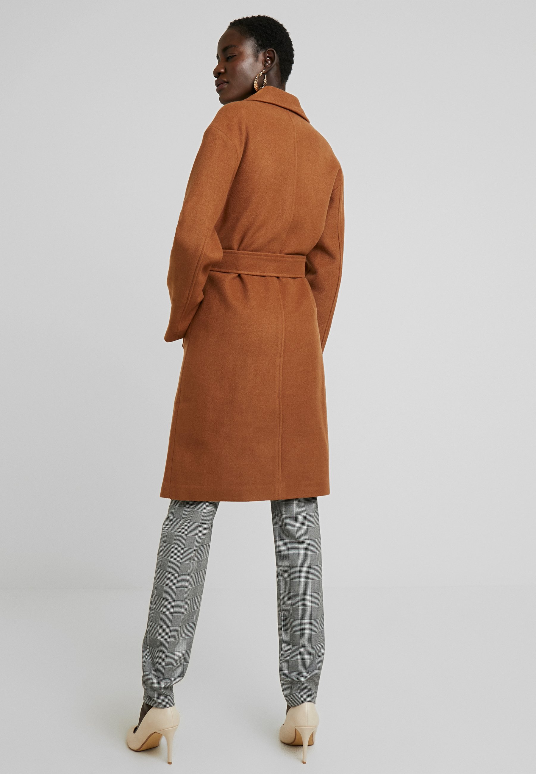 KIOMI TALL Manteau classique dark brown ZALANDO.FR KIOMI Manteau classique camel ZALANDO.FR