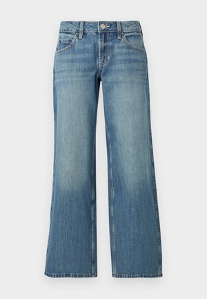 Jean en denim bleu clair à coupe large, avec une taille mi-haute, des poches avant et un léger délavage, affichant une texture lisse.