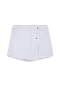 Weißer Denim-Skort mit Knopfverschluss vorne, Gürtelschlaufen und zwei seitlichen Taschen auf weißem Hintergrund.