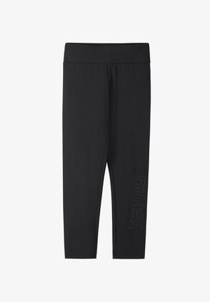 Schwarze Leggings aus dehnbarem Material mit einem breiten Bund. Mit eingeprägtem "reima"-Logo am linken Bein. Glatte Textur.