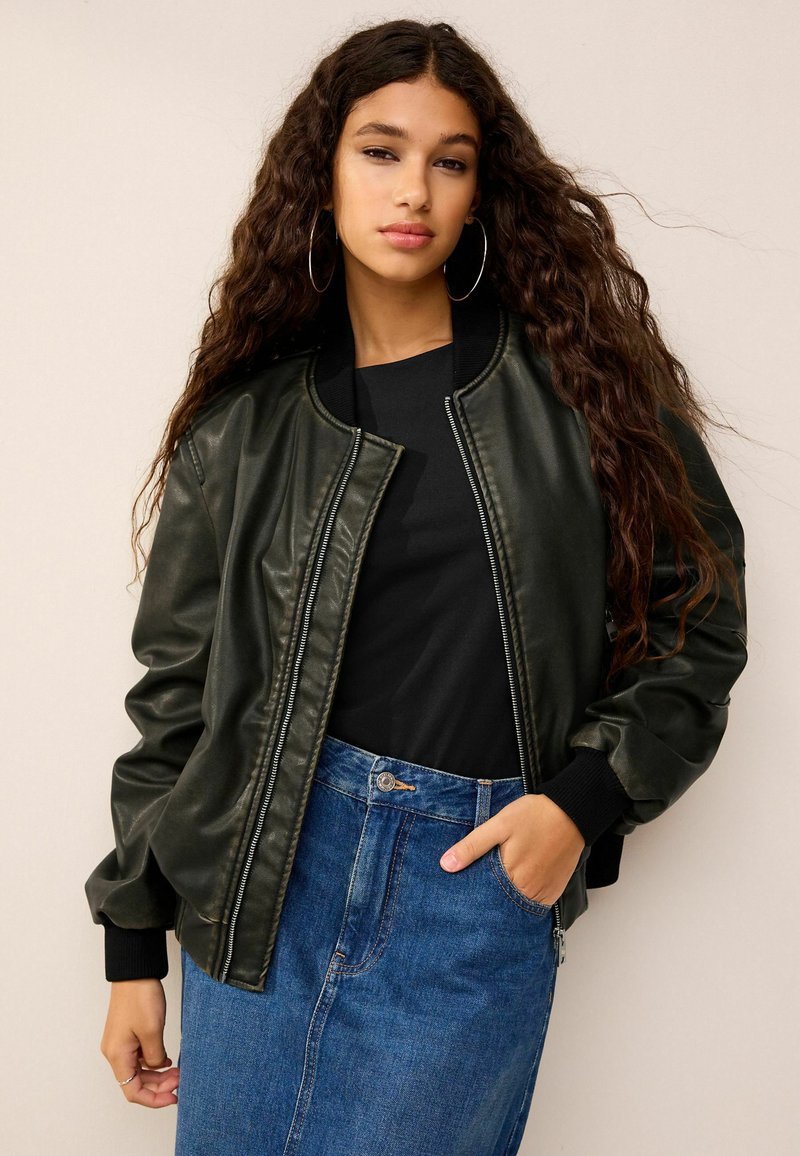 Next REGULAR FIT - Bunda z umělé kůže - black