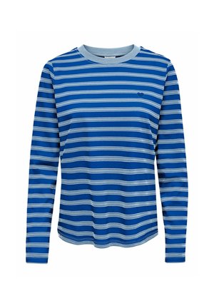 Chemise bleue à manches longues avec des rayures horizontales bleu clair et un petit détail en forme de cœur bleu sur la poitrine gauche.