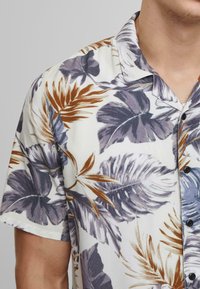 Urban Classics RESORT - Button down-skjorte - blueleaves