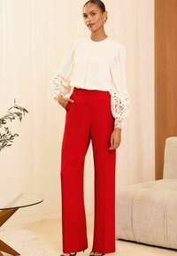 Love & Roses Stoffhose - berry red