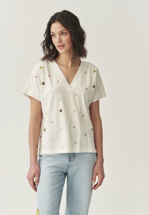 TATUUM CELIA - Nyomott mintás póló - off white