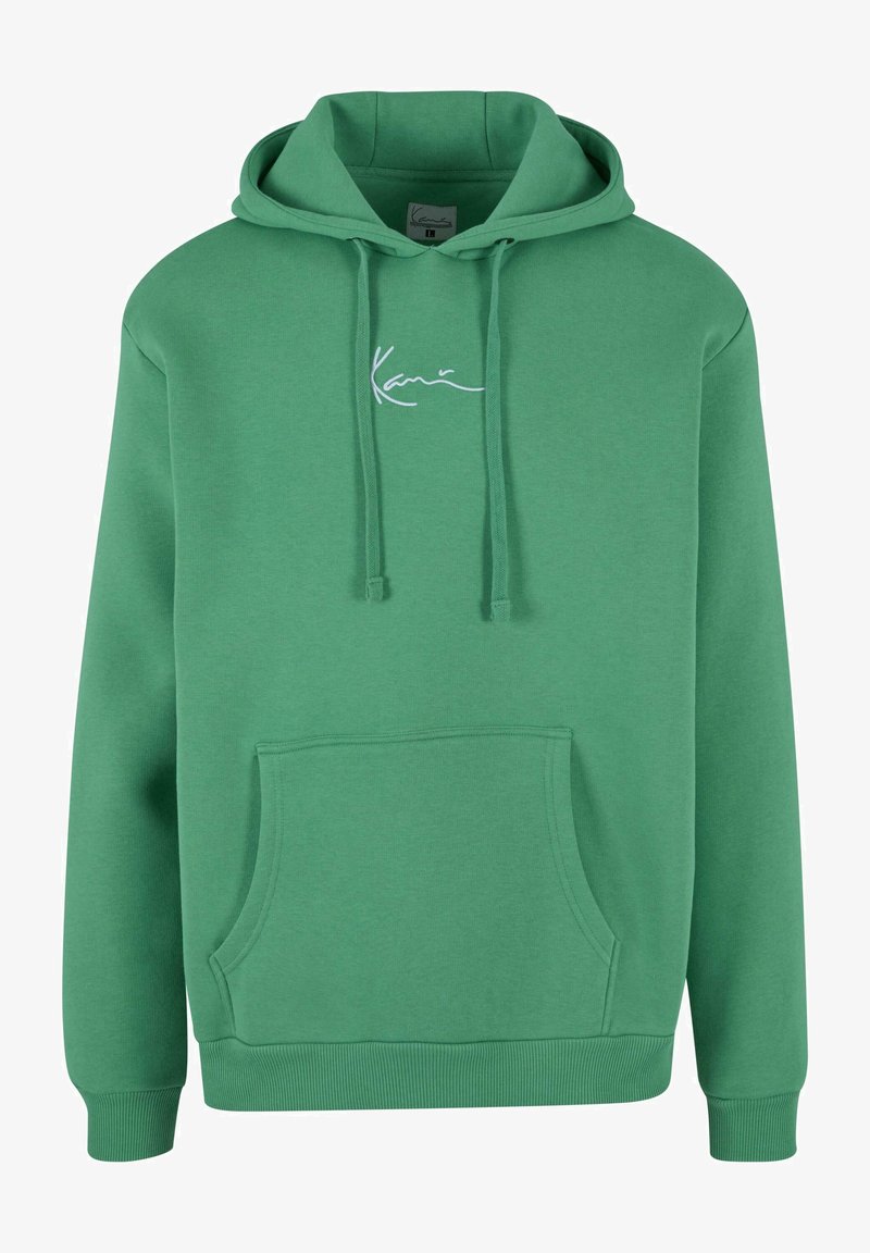 Groene sweatshirt met een capuchon, voorzien van een voorknoopzak en koordjes. Het heeft een geborduurd wit logo op de borst en ribgebreide manchetten.