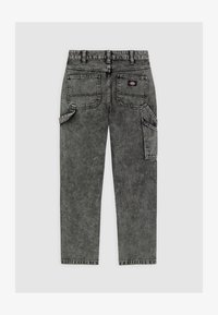 Seleccionado, light gray wash