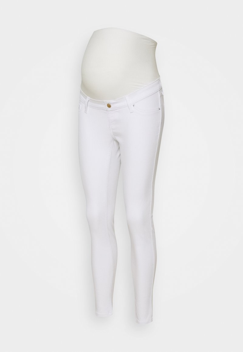 Jeans de maternidad blancos con una cinturilla elástica y ajustada, corte ajustado y diseño clásico de cinco bolsillos con un solo botón dorado.