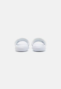 Nike Sportswear VICTORI ONE SLIDE PRINT - Šľapky - white/black
